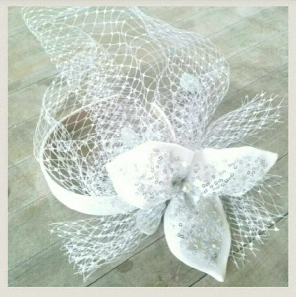 JANE TRAN White Shimmery Flower Bridal Headband